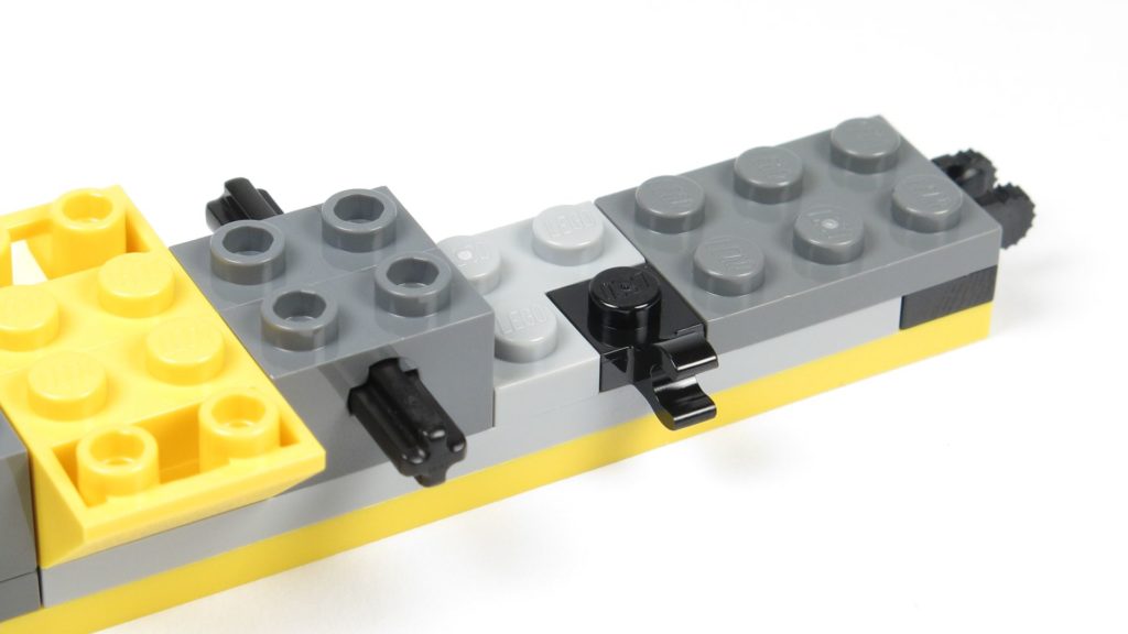 LEGO® Star Wars™ 75214 Bauabschnitt 1 - Rumpfteil 2, Befestigung für Lichtschwert | ©2018 Brickzeit