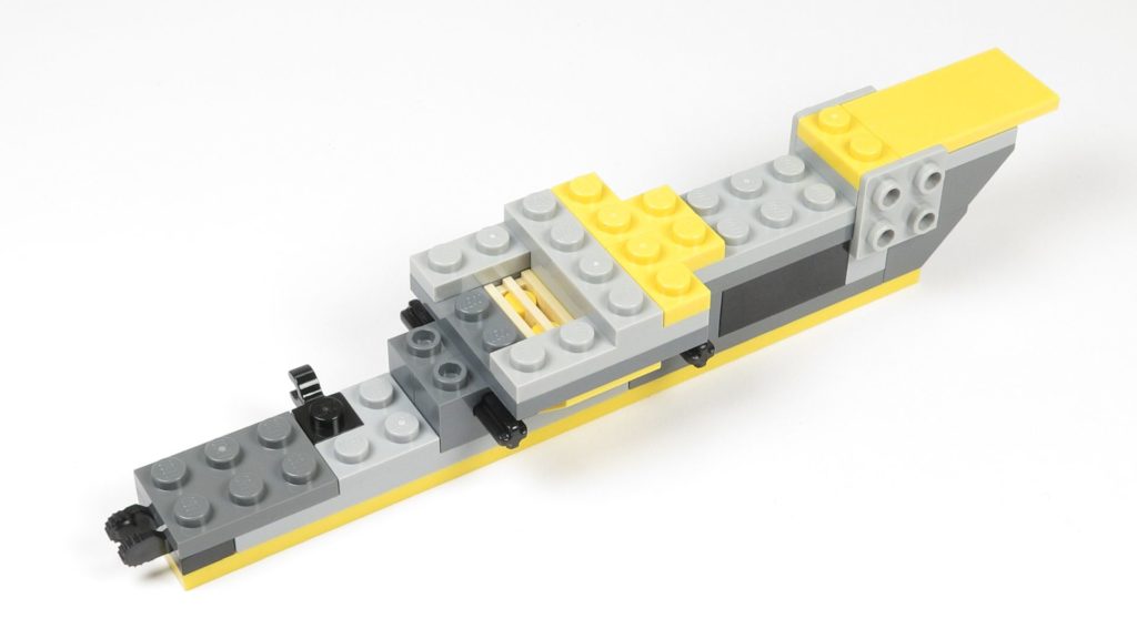 LEGO® Star Wars™ 75214 Bauabschnitt 1 - Rumpfteil 2, Platz für R2-D2 | ©2018 Brickzeit