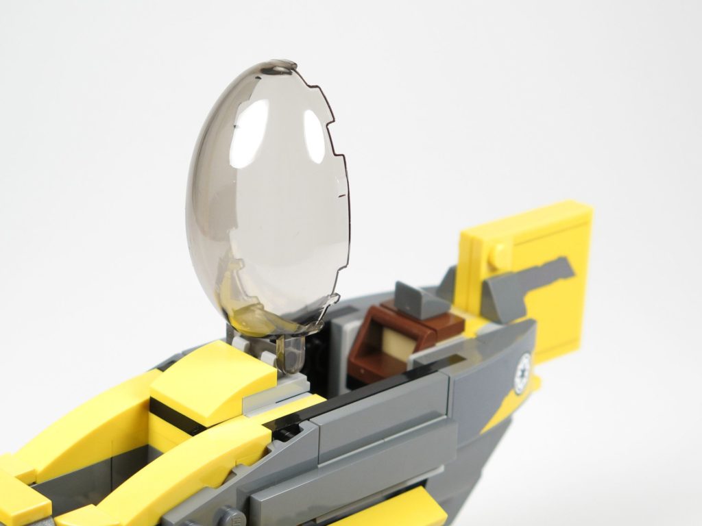 LEGO® Star Wars™ 75214 Bauabschnitt 3 - Cockpitglas befestigt | ©2018 Brickzeit