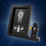 LEGO® Präsentationsständer für schwarze VIP Karte 5005747 Titelbild | ©LEGO Gruppe
