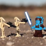 LEGO® Aayla Secura mit Lichtschwert - Titelbild | ®2019 Brickzeit