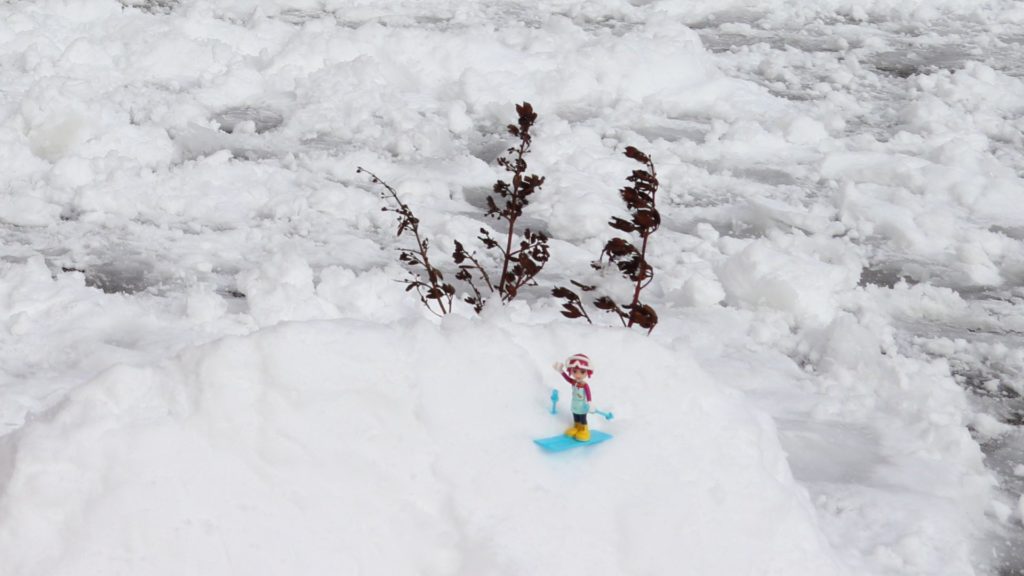 LEGO® Emma beim Skifahren - die Kulisse | ©2019 Brickzeit