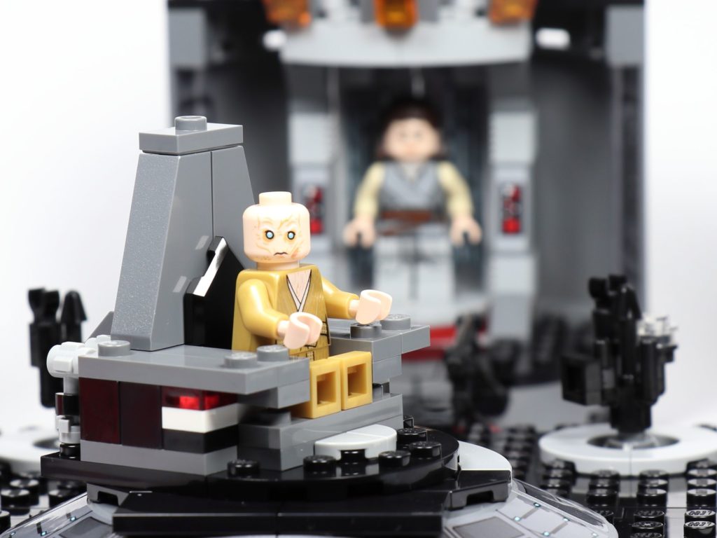 LEGO® Star Wars™ 75216 - Snokes drehbarer Thron | ©2019 Brickzeit
