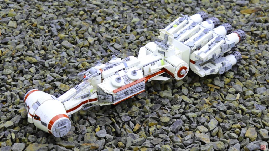 LEGO 75244 - Tantive IV auf steinigen Landeplatz | ©2019 Brickzeit