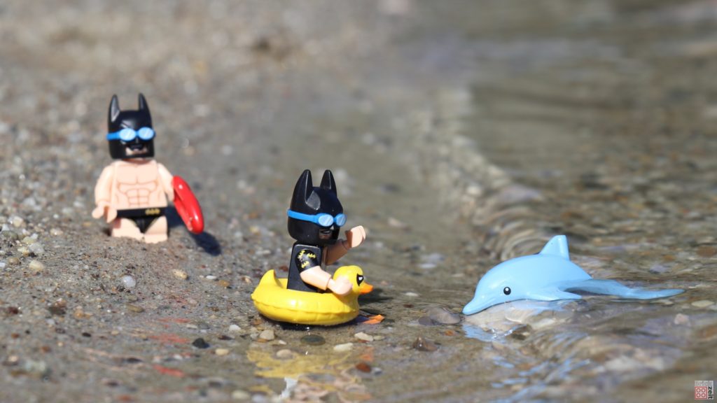 LEGO® Batman schwimmt mit Delfin | ©2019 Brickzeit