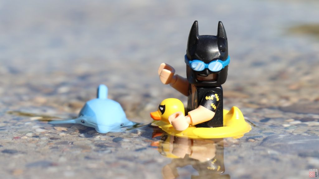 LEGO® Batman schwimmt mit Delfin | ©2019 Brickzeit