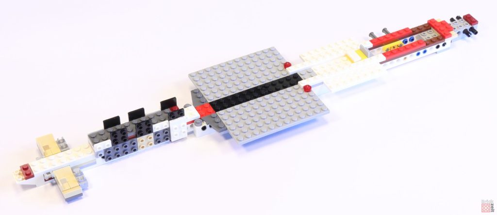 LEGO 75244 - Bauabschnitt 1, Platten in der Mitte | ©2019 Brickzeit