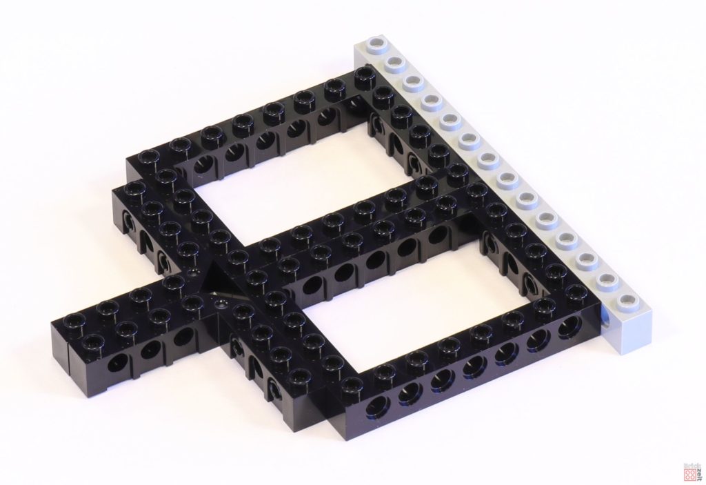 LEGO 75244 - Bauabschnitt 1, Grundgerüst der Antriebssektion | ©2019 Brickzeit
