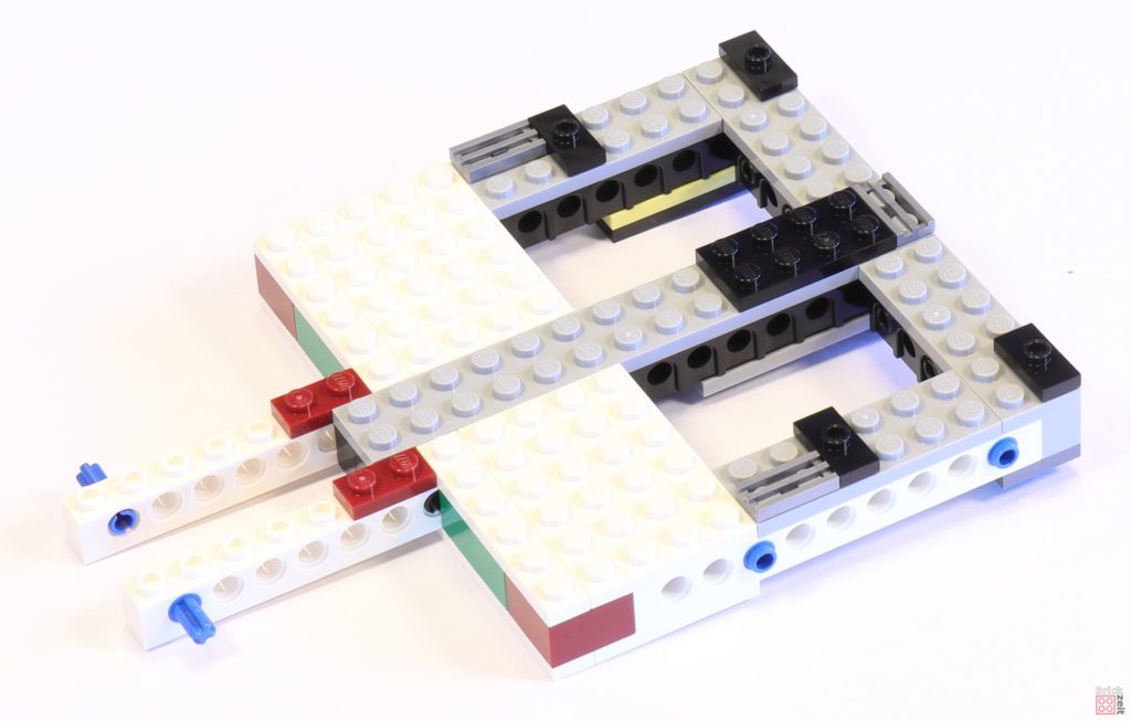 LEGO 75244 - Bauabschnitt 1, Grundgerüst der Antriebssektion mitten im Bau | ©2019 Brickzeit
