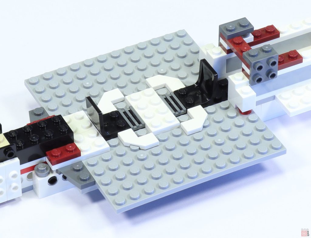 LEGO 75244 - Bauabschnitt 2, Stühle im Aufenhaltsraum | ©2019 Brickzeit