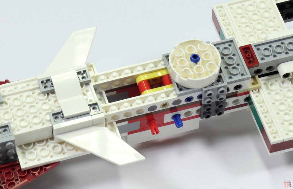LEGO 75244 - Bauabschnitt 2, Seitenfinnen und Turmvorbereitung | ©2019 Brickzeit