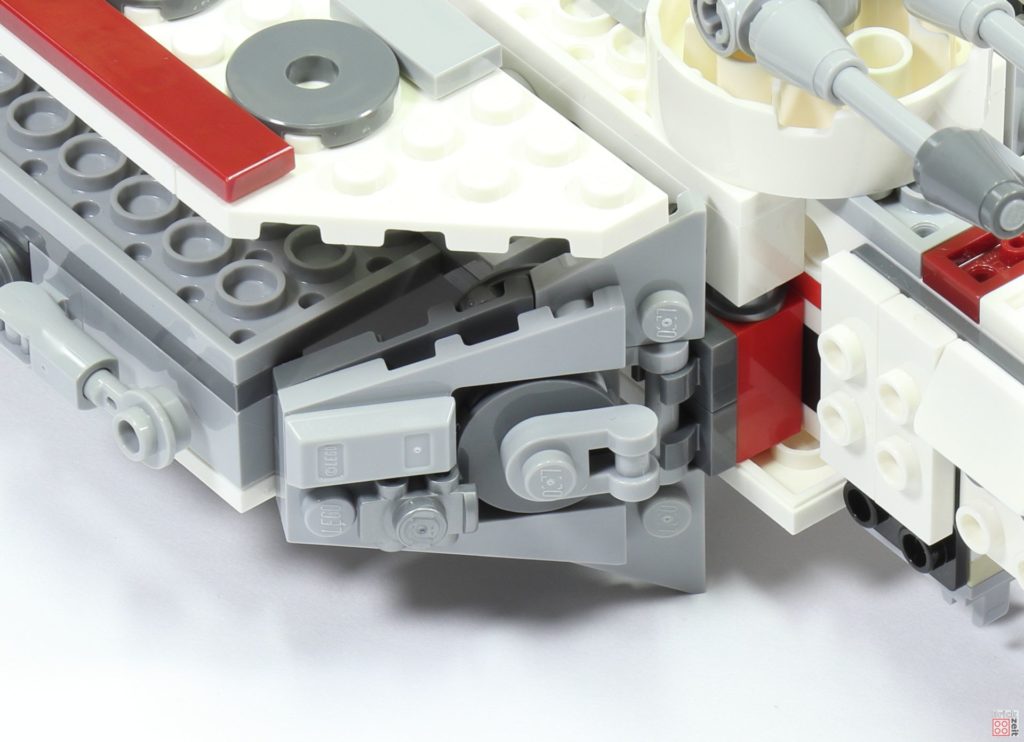 LEGO 75244 - Bauabschnitt 3, Zierelement befestigt | ©2019 Brickzeit