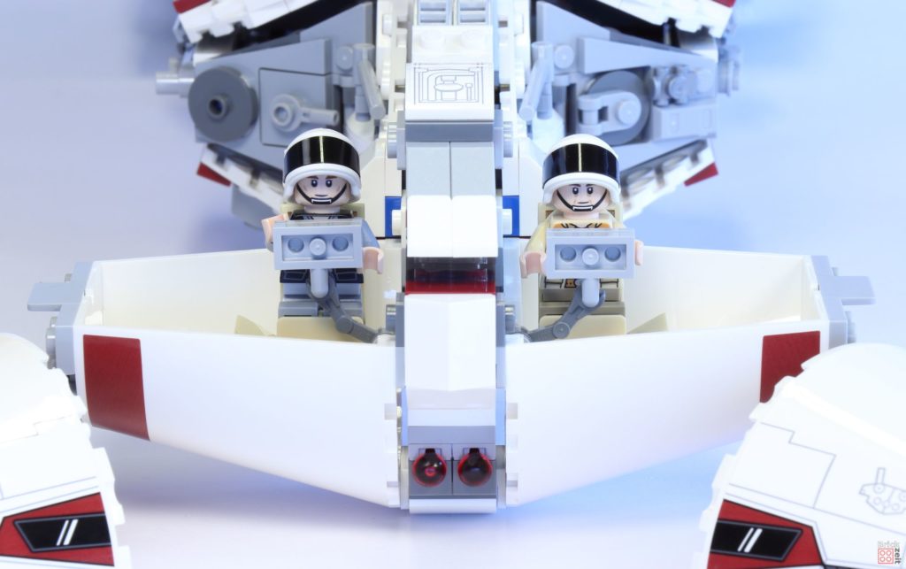 LEGO Star Wars 75244 Tantive IV - offenes Cockpit mit Minifiguren | ©2019 Brickzeit