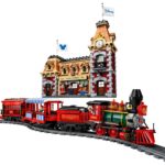 LEGO 71044 Disney Zug mit Bahnhof | ©LEGO Gruppe