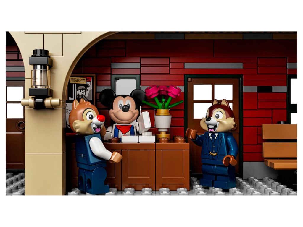 LEGO® 71044 Disney Zug mit Bahnhof - Micky, Chip, Chap | ©LEGO Gruppe