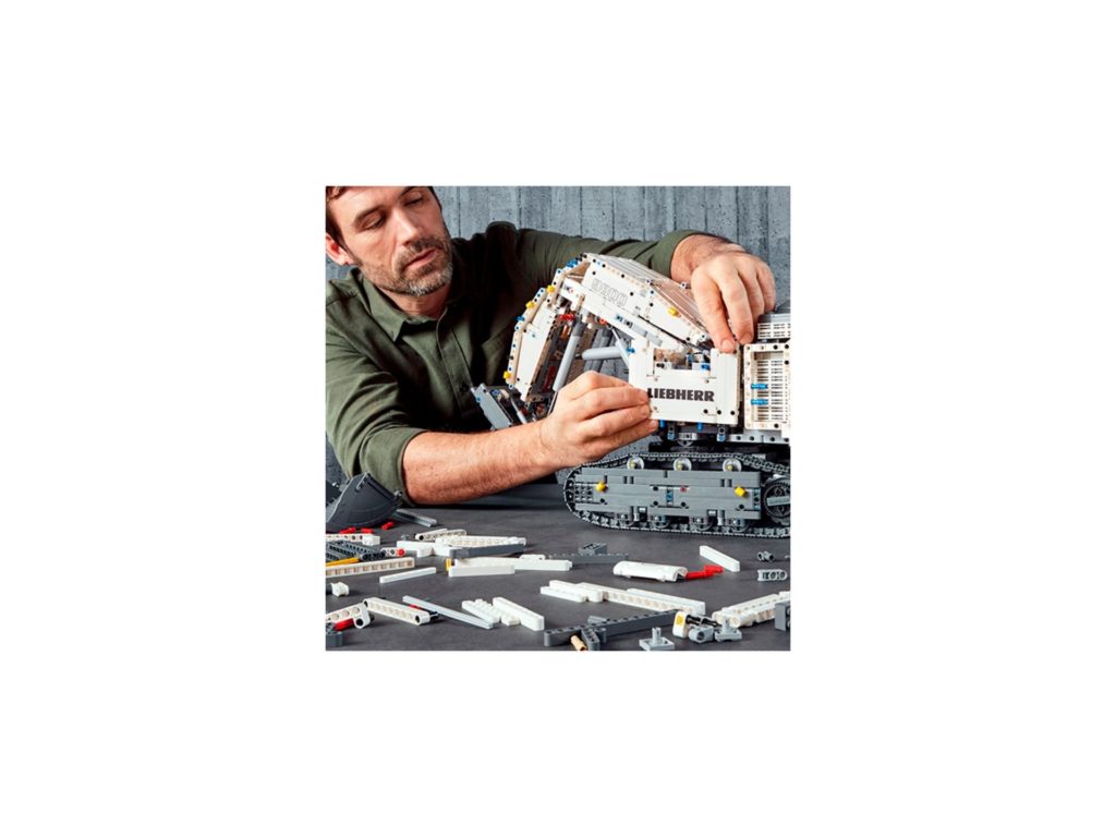LEGO Technic 42100 Liebherr Bagger R 9800 - Bild 12 | ©LEGO Gruppe