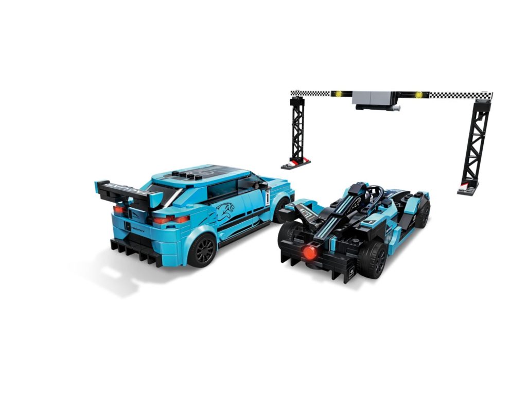LEGO® Speed Champions 76898 Formula E Panasonic Jaguar Racing GEN2 car & Jaguar I-PACE eTROPHY | ©LEGO Gruppe