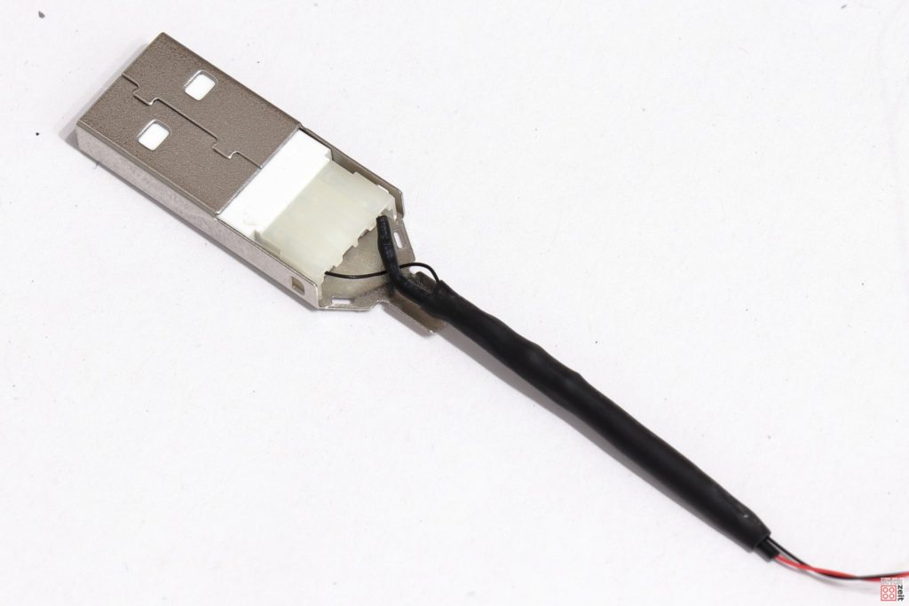 USB Stecker zusammenbauen | ©2020 Brickzeit