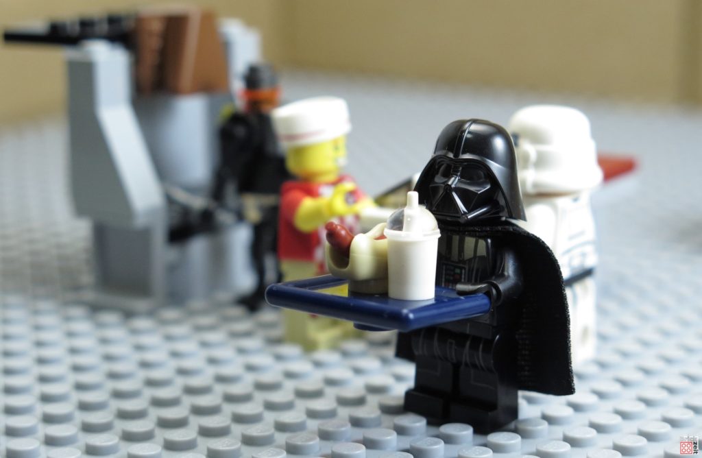 Darth Vader in der imperialen Kantine | ©2020 Brickzeit