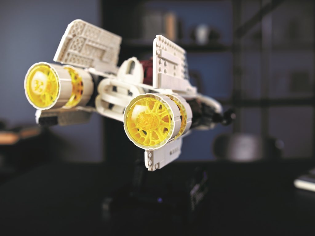LEGO Star Wars 75275 UCS A-Wing, Lifestyle-Bild | ©LEGO Gruppe