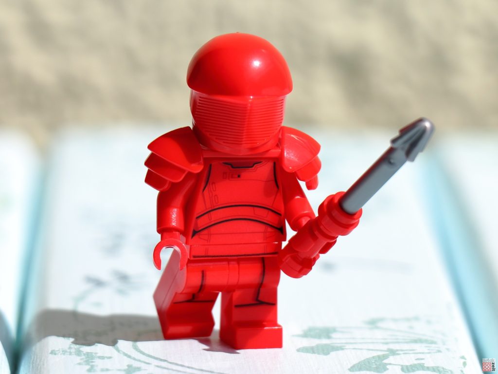 LEGO Star Wars Elite Praetorian Guard mit Kampfstab | ©Brickzeit