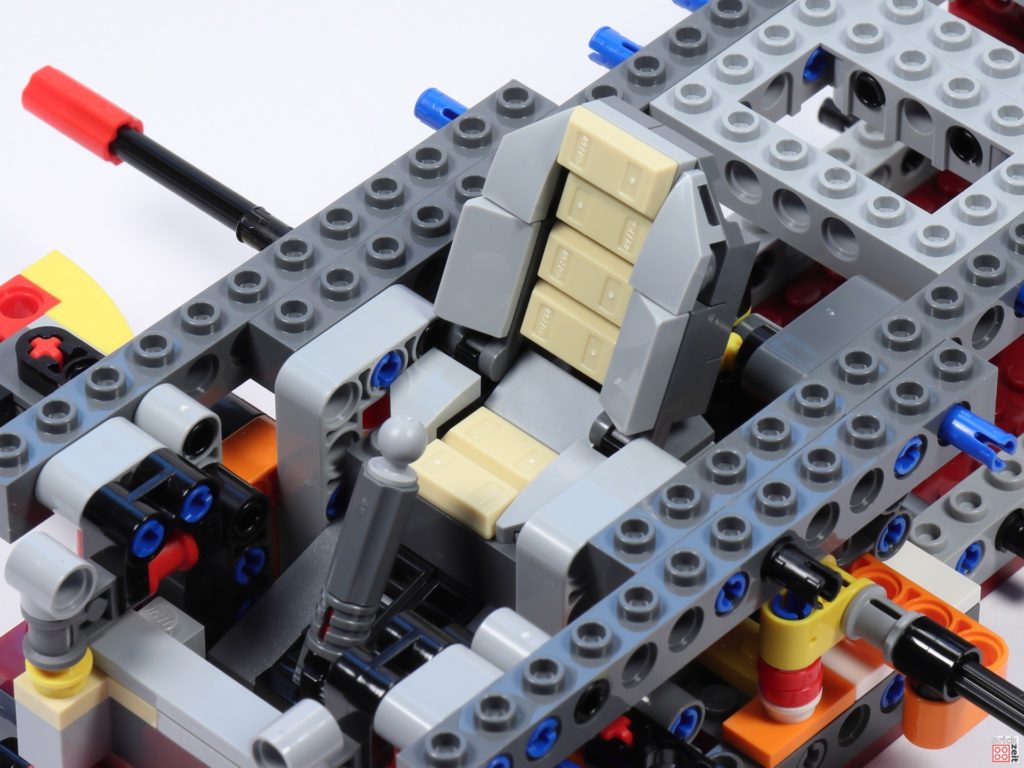 LEGO Star Wars 75275 - Bauabschnitt 02, Bild 16 | ©2020 Brickzeit