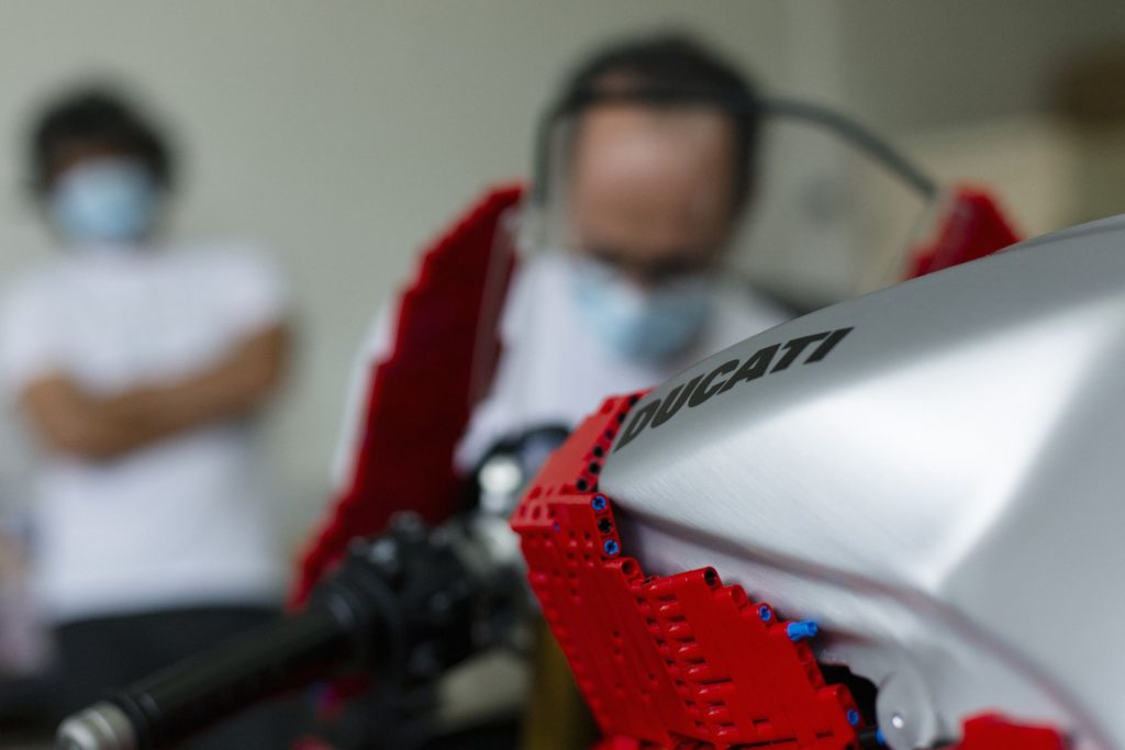 LEGO Technic Verkleidung auf der Ducati Panigale | ©LEGO Gruppe