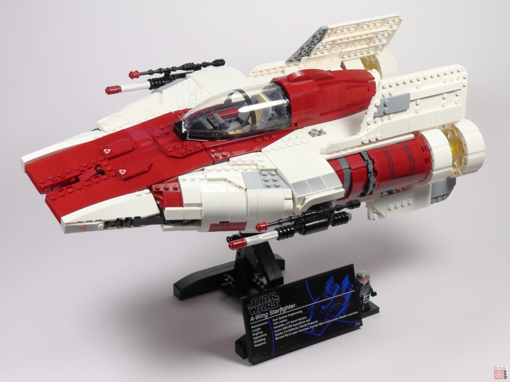 LEGO Star Wars 75275 UCS A-Wing Starfighter, vorne-links | ©2020 Brickzeit
