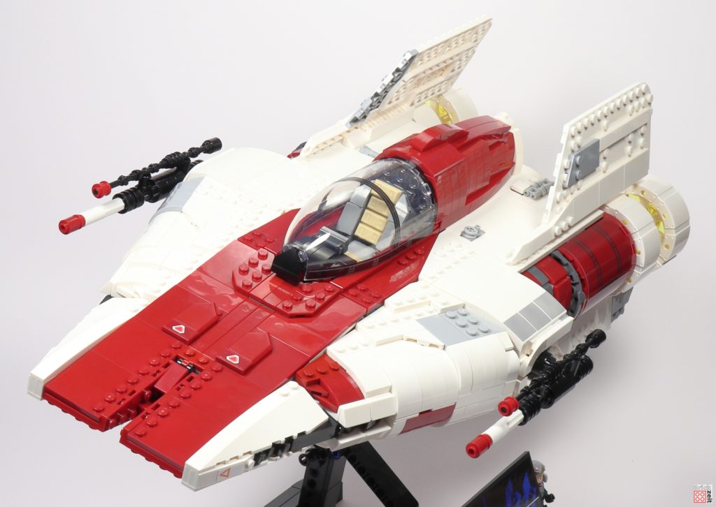 LEGO Star Wars 75275 UCS A-Wing Starfighter, vorne-links| ©2020 Brickzeit