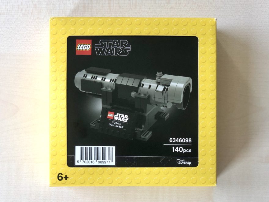 LEGO Star Wars 5006290 Yodas Lichtschwert Packung | ©Brickzeit