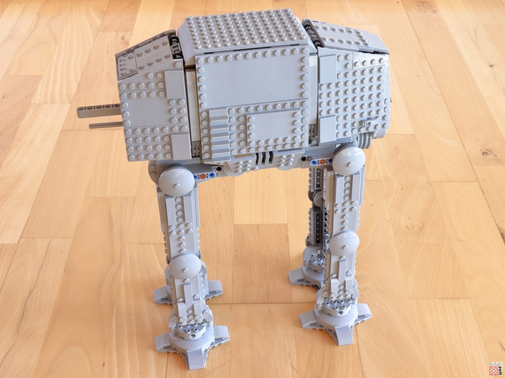 Die Beine des LEGO AT-AT sind fertig | ©Brickzeit