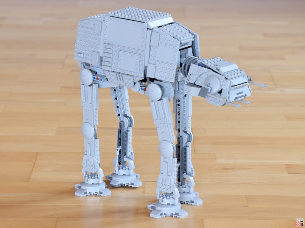 LEGO Star Wars 75288 AT-AT, rechts vorne | ©Brickzeit