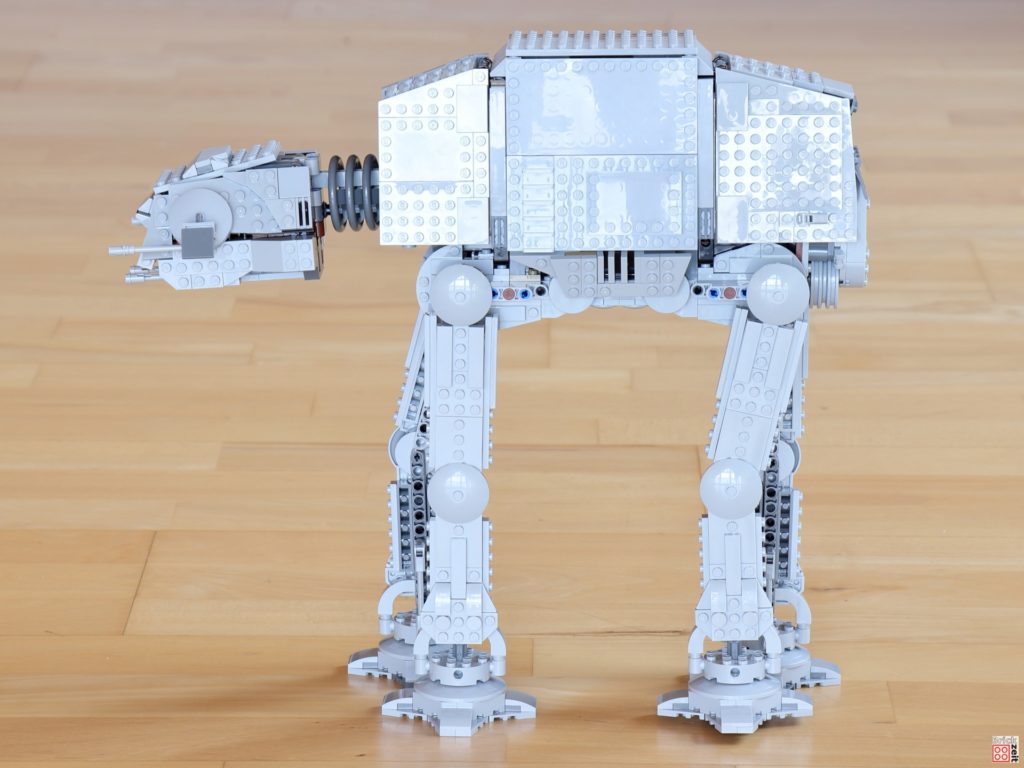 Linke Seite des LEGO Star Wars 75288 AT-AT | ©Brickzeit