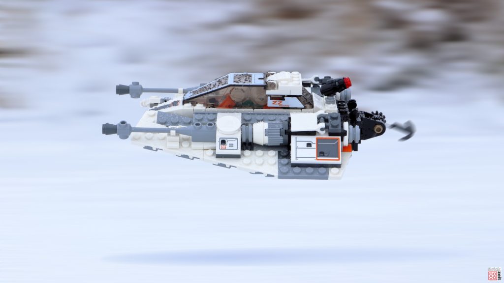LEGO Snowspeeder flitzt über den Schnee | ©Brickzeit