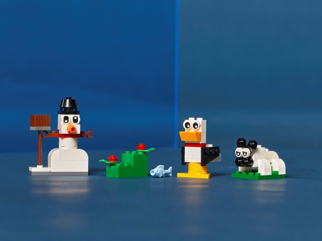 LEGO Classic 11012 Kreativ-Bauset mit weißen Steinen | ©LEGO Gruppe
