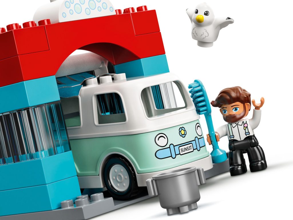 LEGO DUPLO 10948 Parkhaus mit Autowaschanlage | ©LEGO Gruppe