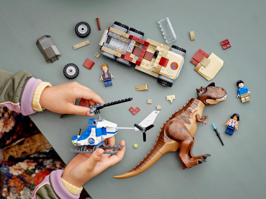 LEGO Jurassic World 76941 Verfolgung des Carnotaurus | ©LEGO Gruppe