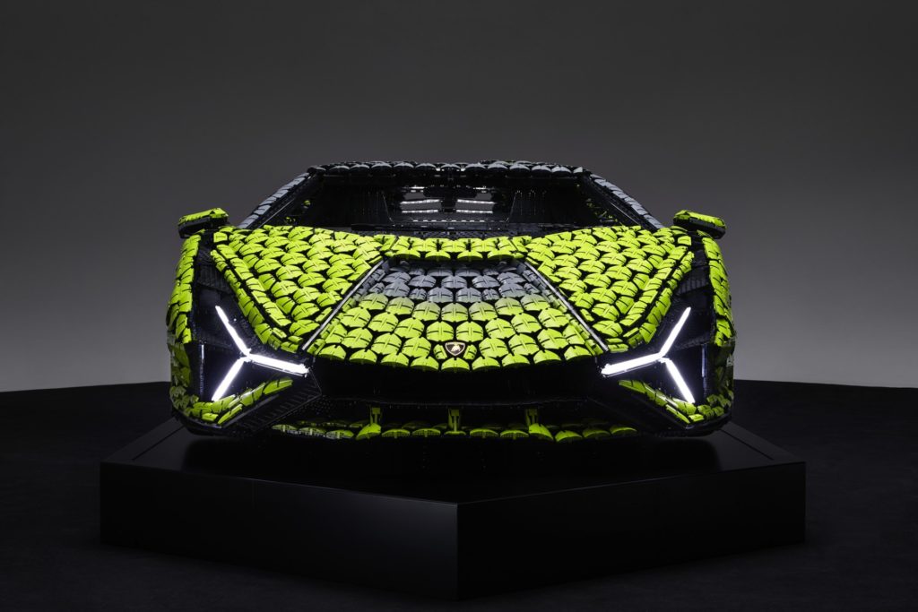 Lebensgroßer LEGO® Technic™ Lamborghini Sían FKP 37 | ©LEGO Gruppe