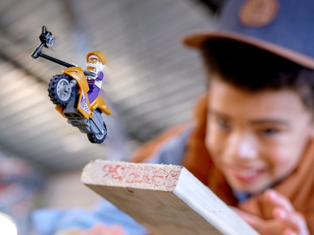 LEGO City 60309 Selfie-Stuntbike | ©LEGO Gruppe