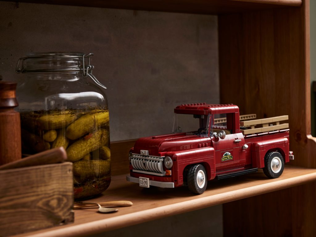 LEGO Creator Expert 10290 Pickup Truck | ©LEGO Gruppe