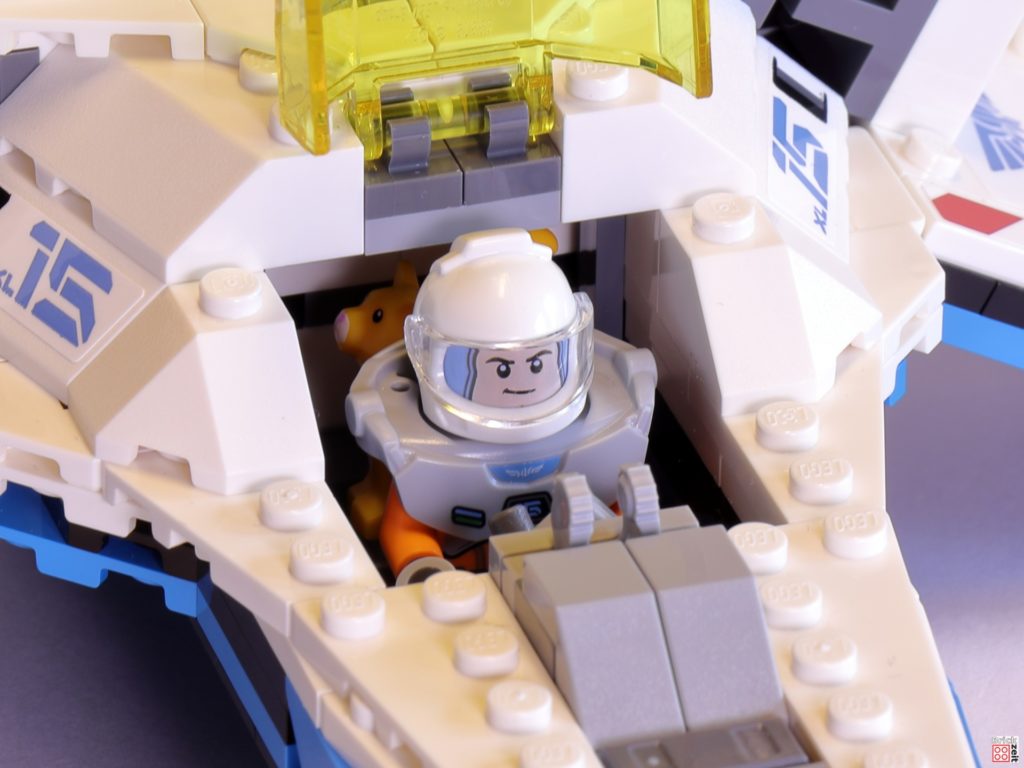 Buzz Lightyear im Cockpit seine XL-15 | ©Brickzeit
