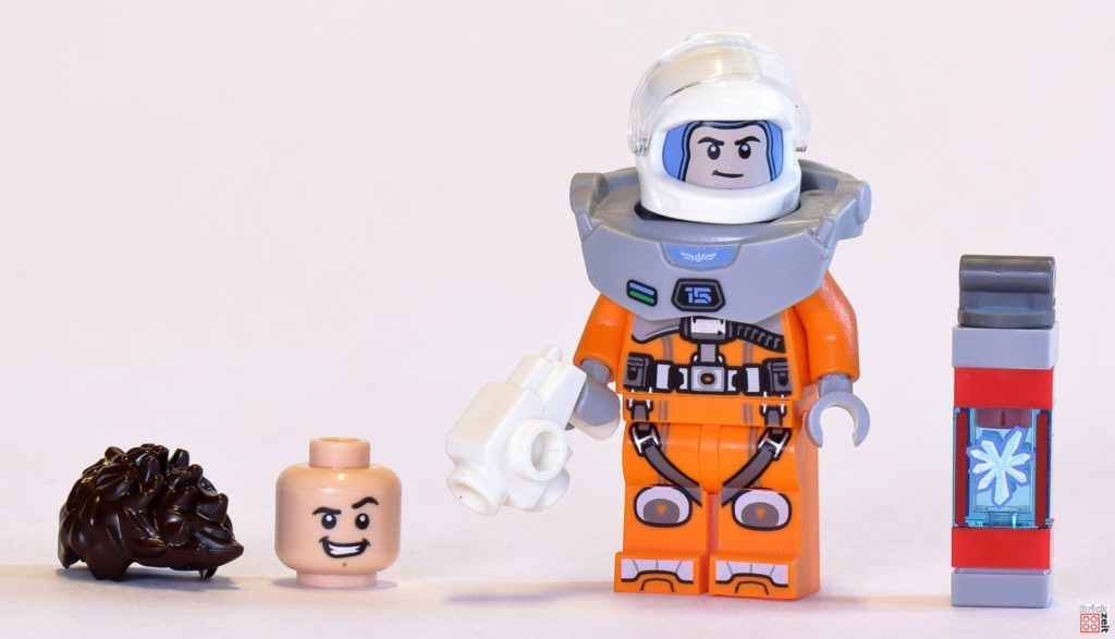 LEGO 76832 - Buzz Lightyear mit jede Menge Zubehör | ©Brickzeit