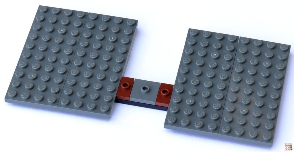 LEGO 75339 - Platten für Rückwand mit Tür | ©Brickzeit