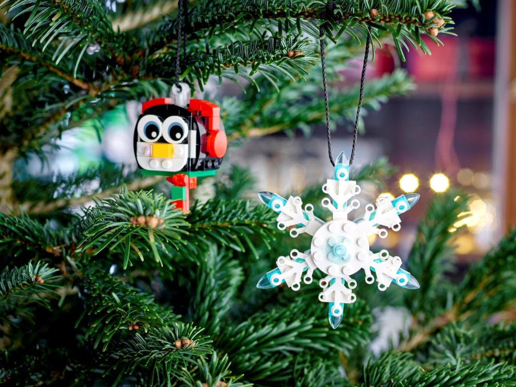 LEGO 40572 Pinguin mit Schneeflocke | ©LEGO Gruppe