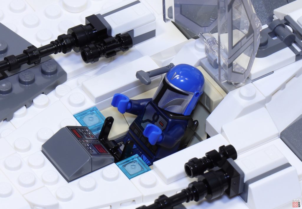 LEGO 7348 - Fleetcommander im Cockpit des Fang Fighters | ©Brickzeit