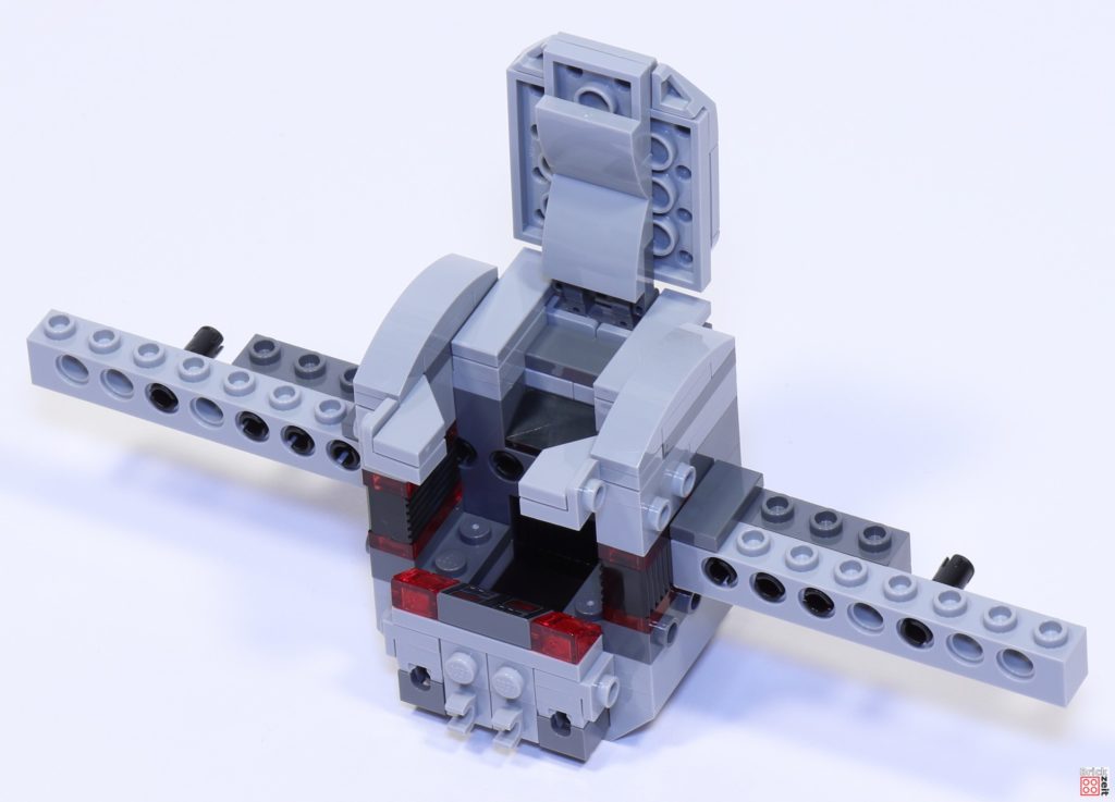 LEGO 7348 - TIE Interceptor im Bau | ©Brickzeit
