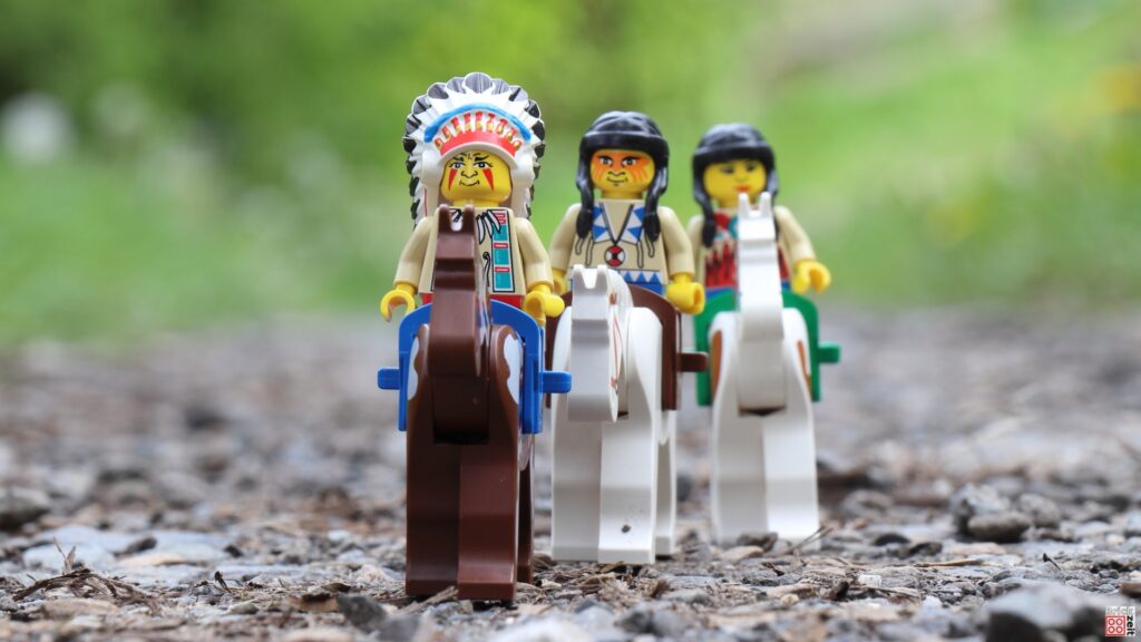 LEGO Indianer reiten auf Pferden | ©Brickzeit & Constantin