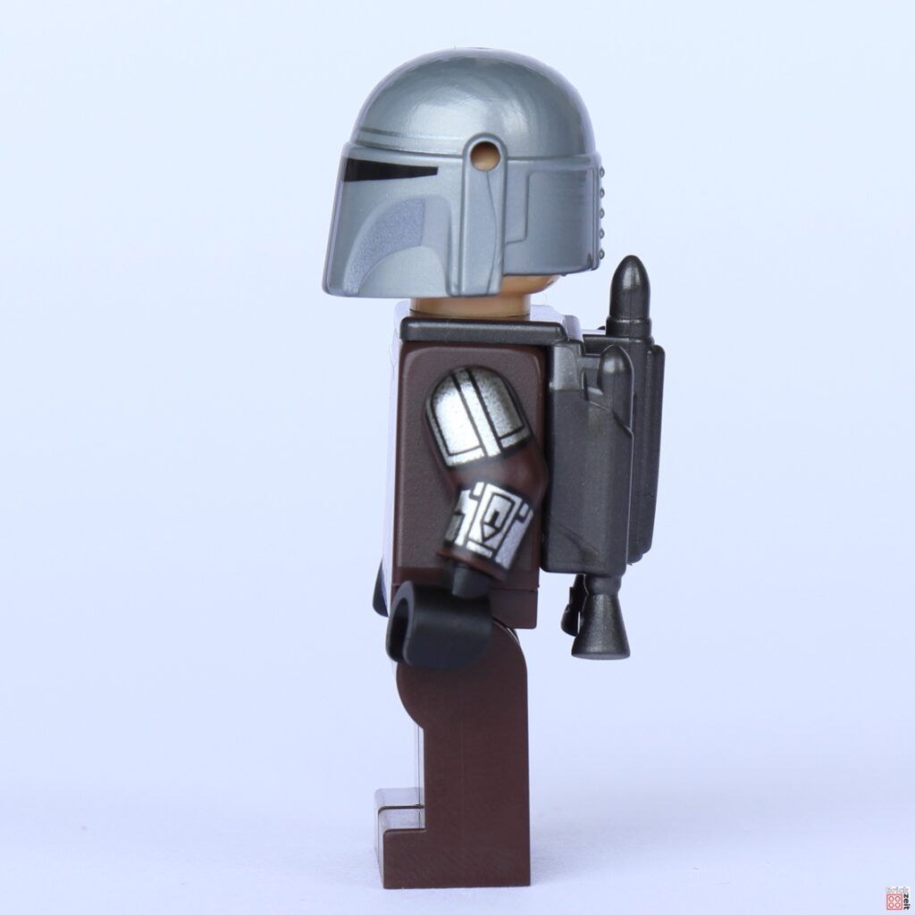 LEGO 75361 - The Mandalorian mit Helm, linke Seite | ©Brickzeit