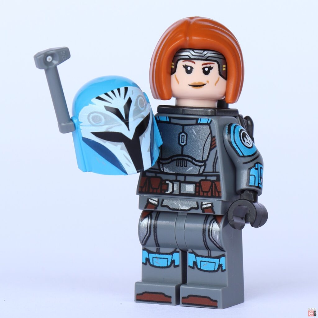LEGO 75361 - Bo-Katan Kryze hält Helm | ©Brickzeit
