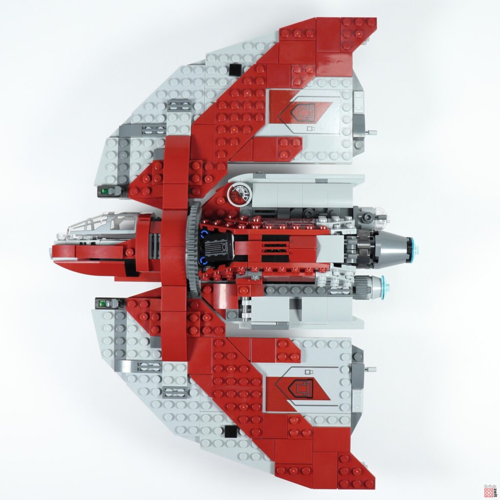 LEGO 75362 - Ahsokas Jedi Shuttle, Flügel in senkrechte Position | ©Brickzeit